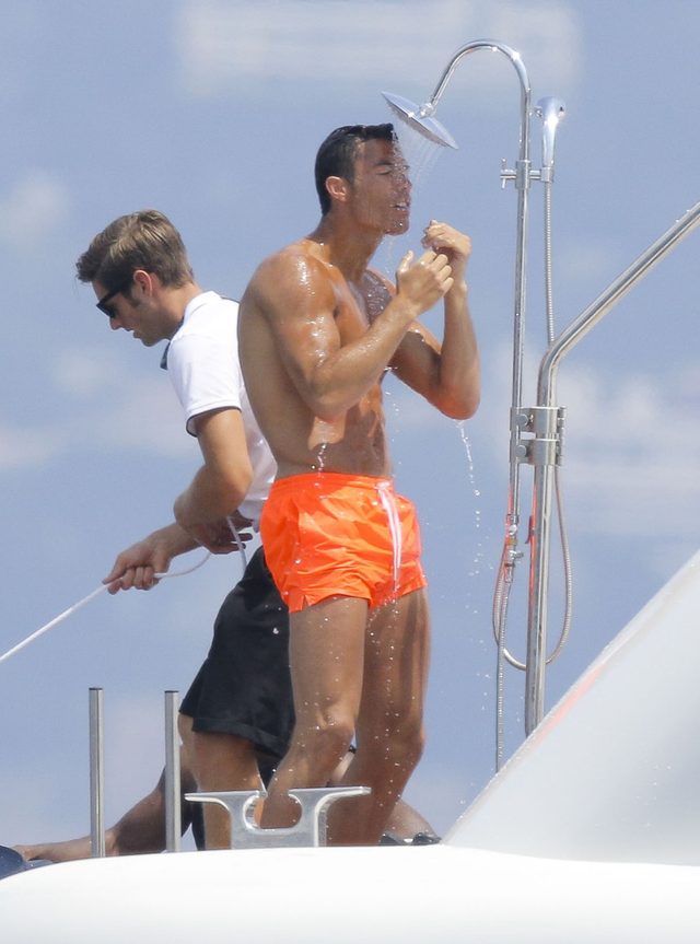 Cristiano Ronaldo wypoczywa na jachcie (FOTO) Cristiano Ronaldo wypoczywa na jachcie (FOTO)