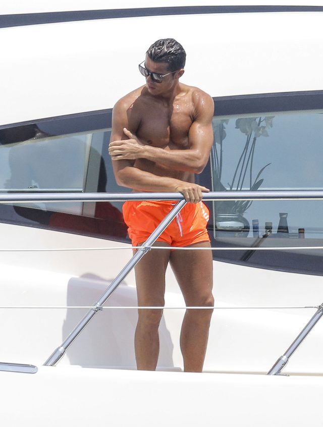 Cristiano Ronaldo wypoczywa na jachcie (FOTO) Cristiano Ronaldo wypoczywa na jachcie (FOTO)