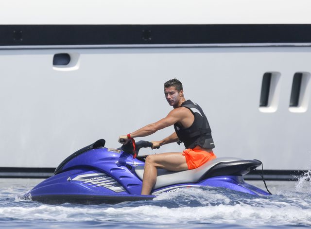 Cristiano Ronaldo wypoczywa na jachcie (FOTO) Cristiano Ronaldo wypoczywa na jachcie (FOTO)