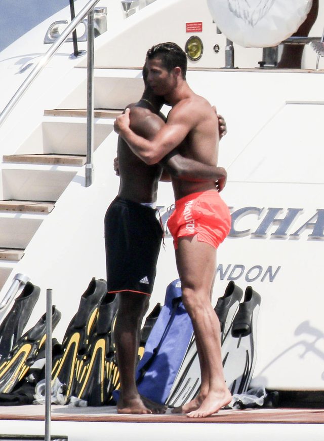 Cristiano Ronaldo wypoczywa na jachcie (FOTO) Cristiano Ronaldo wypoczywa na jachcie (FOTO)