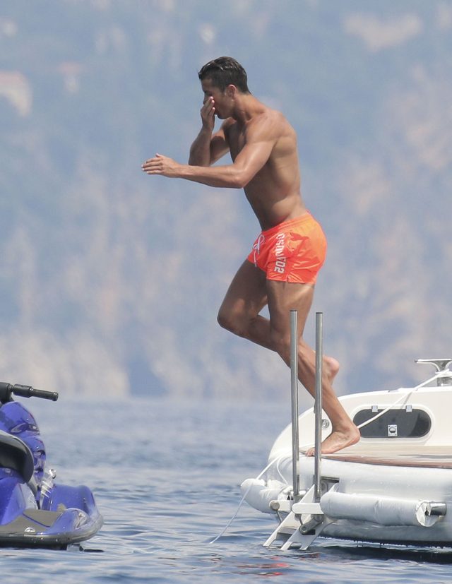 Cristiano Ronaldo wypoczywa na jachcie (FOTO) Cristiano Ronaldo wypoczywa na jachcie (FOTO)