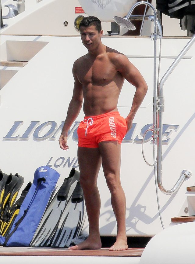 Cristiano Ronaldo wypoczywa na jachcie (FOTO)