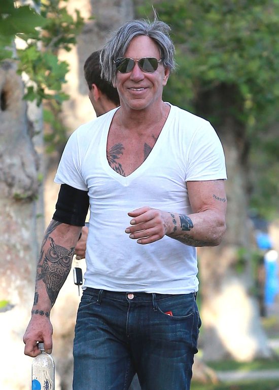 O rany. Mickey Rourke przeszedł chyba setną operację (FOTO) O rany. Mickey Rourke przeszedł chyba setną operację (FOTO)