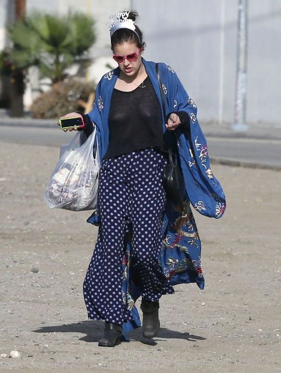 Tallulah Willis robi zakupy bez stanika (FOTO)