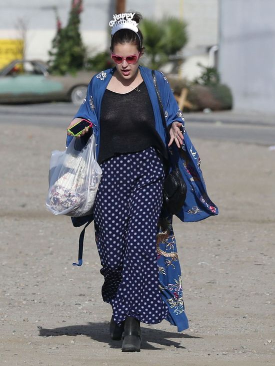 Tallulah Willis robi zakupy bez stanika (FOTO)