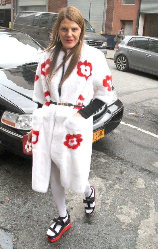 Modowa maniaczka czy ofiara mody? (FOTO)