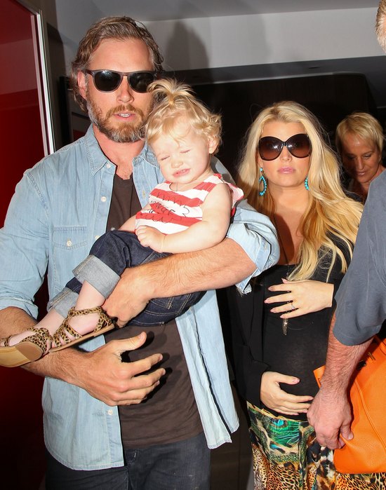 Jessica Simpson ma już bardzo okazały brzuszek (FOTO)