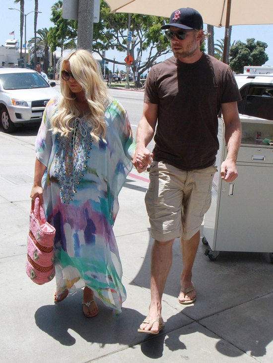 Jessica Simpson zbliża się wielkimi krokami do porodu (FOTO) Jessica Simpson zbliża się wielkimi krokami do porodu (FOTO)