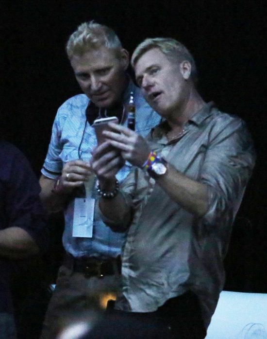 Dziwne zachowanie ojca Jessiki Simpson na pokazie mody FOTO Dziwne zachowanie ojca Jessiki Simpson na pokazie mody FOTO