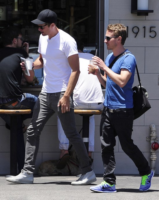 Alexander Skarsgard na lunchu z kolegą (FOTO)