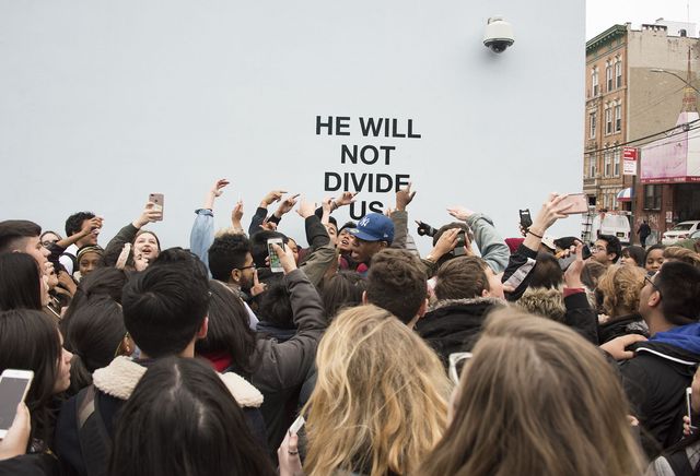 Nie zgadniesz, w jaki sposób Shia LaBeouf pozbył się neonazisty! Nie zgadniesz, w jaki sposób Shia LaBeouf pozbył się neonazisty!