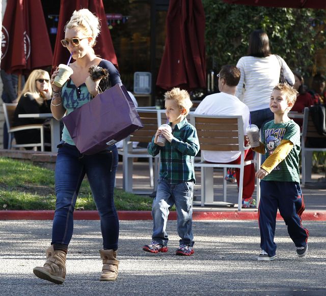 Britney Spears - zwykły dzień z dziećmi (FOTO) Britney Spears - zwykły dzień z dziećmi (FOTO)