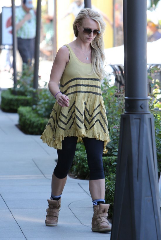 Britney Spears w barwach Pszczółki Mai (FOTO)