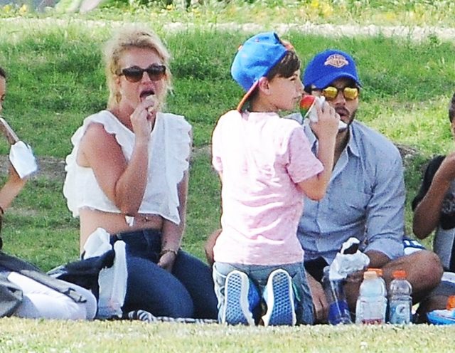 Britney Spears z partnerem dopinguje synów (FOTO)