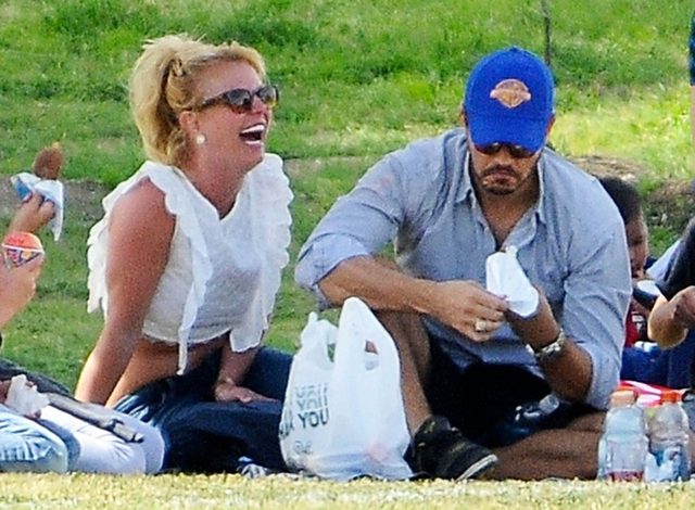 Britney Spears z partnerem dopinguje synów (FOTO)