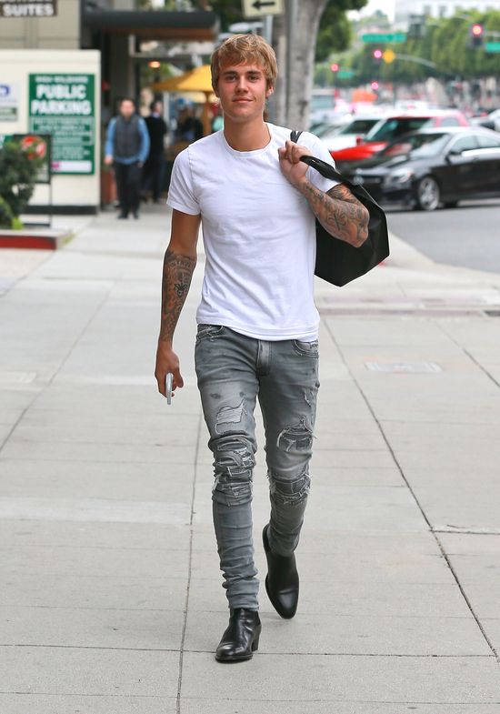 Justin Bieber się POSIKAŁ! (VIDEO) Justin Bieber się POSIKAŁ! (VIDEO)