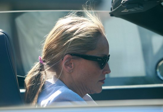 Sharon Stone pisała SMS-y podczas prowadzenia auta (FOTO) 