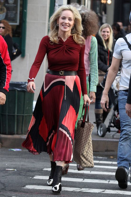 Te piersi wciąż nie potrzebują stanika (FOTO) Te piersi wciąż nie potrzebują stanika (FOTO)