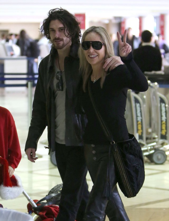 Jest młodszy od niej o prawie 30 lat... (FOTO)