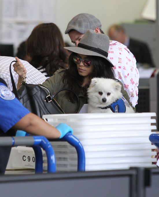 Channing Tatum z żoną i córeczką na lotnisku (FOTO)