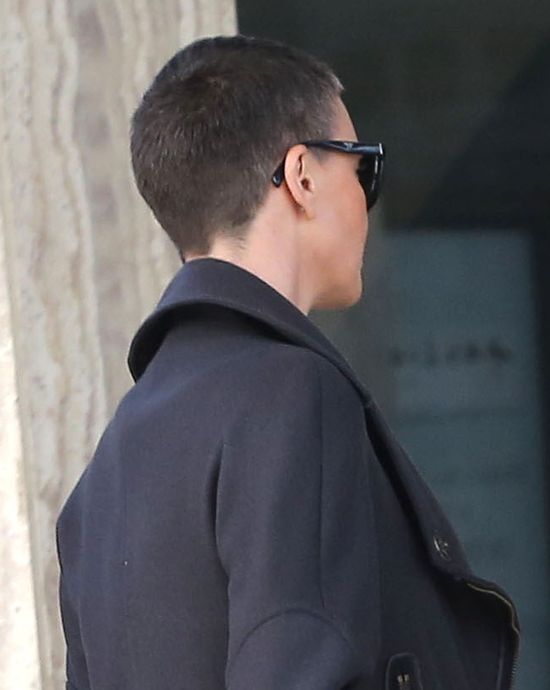 Poznalibyście ją w fryzurze a la Sinead O'Connor? (FOTO)