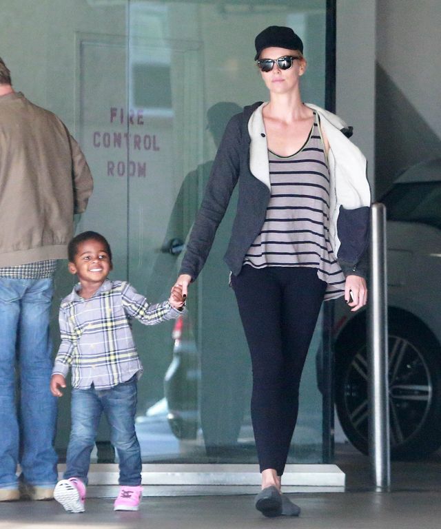 Policja wezwana do Charlize Theron i Seana Penna