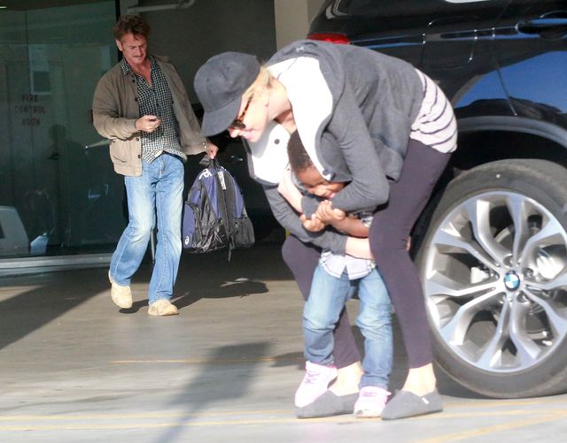 Policja wezwana do Charlize Theron i Seana Penna