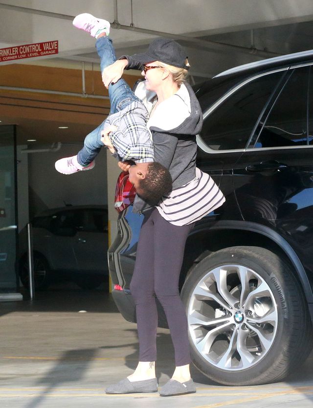 Policja wezwana do Charlize Theron i Seana Penna