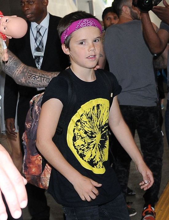 Synek Davida i Victorii Beckham wydał pierwszy singiel! (VIDEO) Synek Davida i Victorii Beckham wydał pierwszy singiel! (VIDEO)