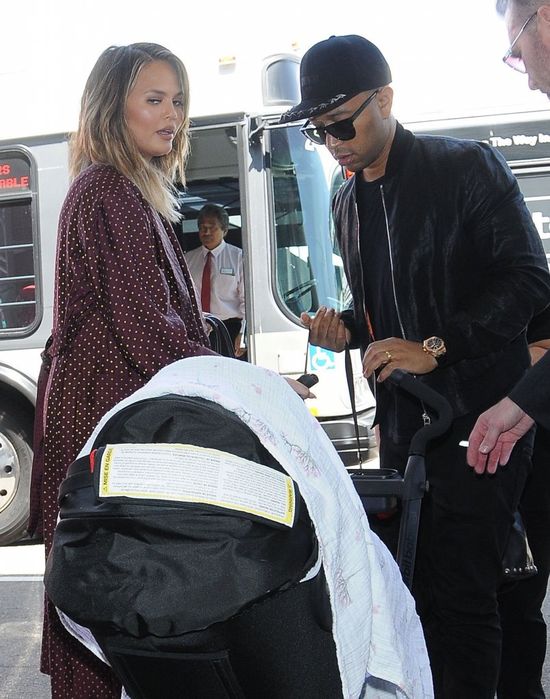 John Legend pokazał śliczne zdjęcie swojej córeczki! Podobna do Chrissy Teigen? John Legend pokazał śliczne zdjęcie swojej córeczki! Podobna do Chrissy Teigen?