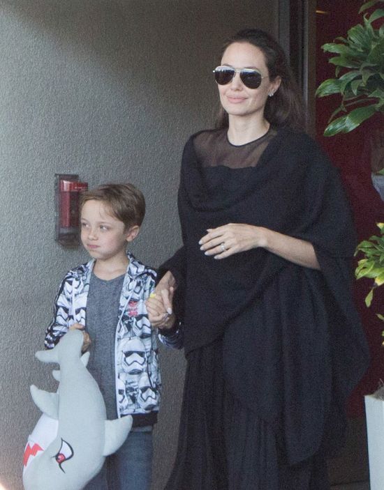 Angelina Jolie po raz kolejny pokazała wielkie serce kupując... Angelina Jolie po raz kolejny pokazała wielkie serce kupując...