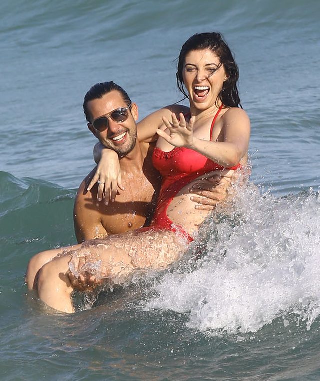 Przyjaciółka Kim Kardashian pokazała sutek na plaży (FOTO) Przyjaciółka Kim Kardashian pokazała sutek na plaży (FOTO)