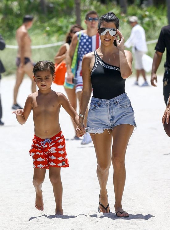 Wow! Kourtney Kardashian udostępniła zdjęcie w bikini, a fani porównują ją do...