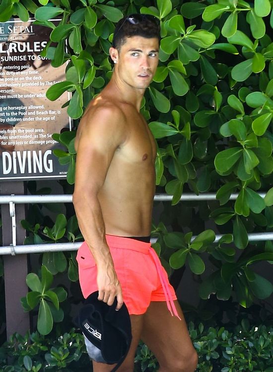 Cristiano Ronaldo maluje... paznokcie u stóp?! (FOTO) Cristiano Ronaldo maluje... paznokcie u stóp?! (FOTO)