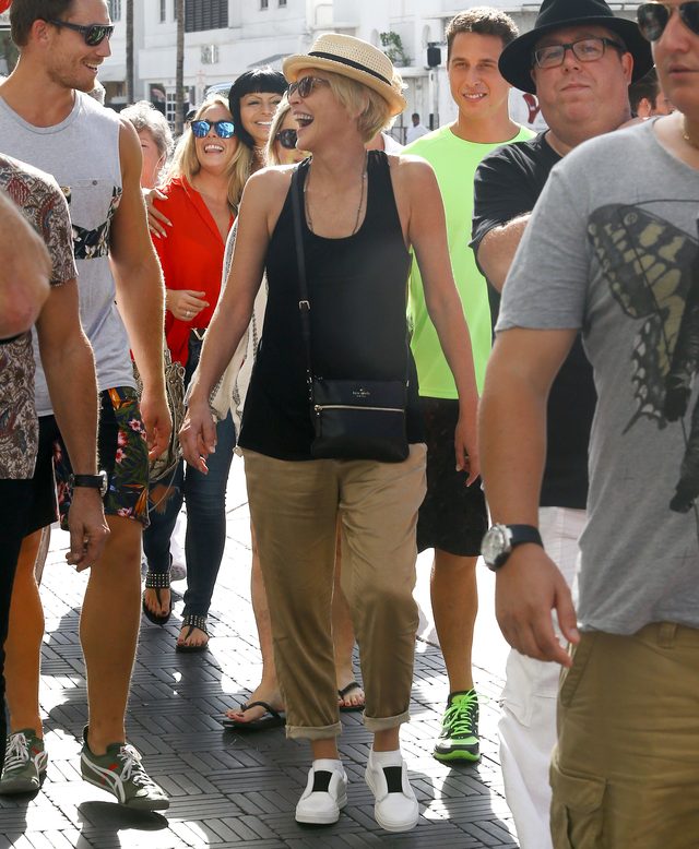 Sharon Stone bez ciężkiego makijażu wygląda na swój wiek?