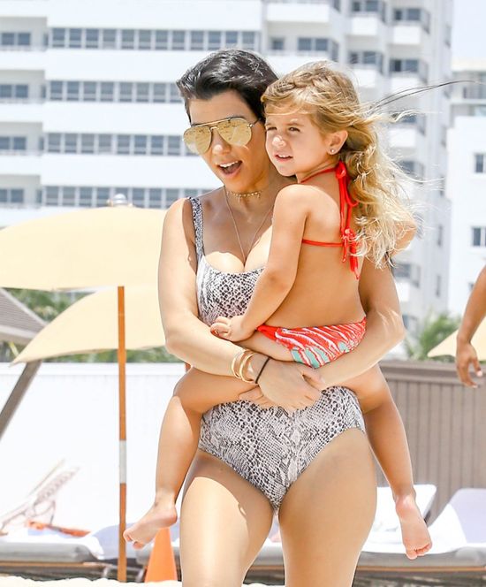 Kim Kardashian udostępniła uroczy film z North West i córką Kourtney Kardashian Kim Kardashian udostępniła uroczy film z North West i córką Kourtney Kardashian