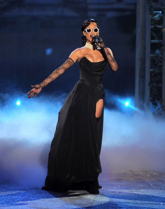 Rihanna na pokazie mody Victoria's Secret (FOTO)