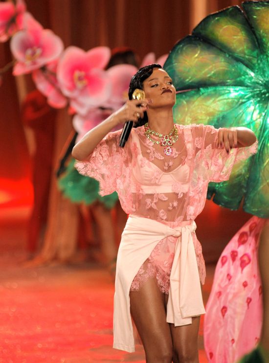 Rihanna na pokazie mody Victoria's Secret (FOTO)