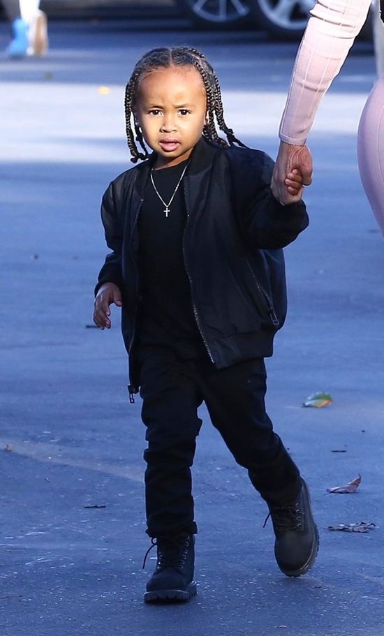 Kylie Jenner uczy się być przykładną... mamą! 