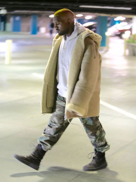 Kanye West wygląda teraz jak... clown? Znowu przefarbował włosy!