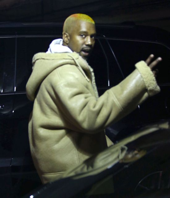 Kanye West wygląda teraz jak... clown? Znowu przefarbował włosy!