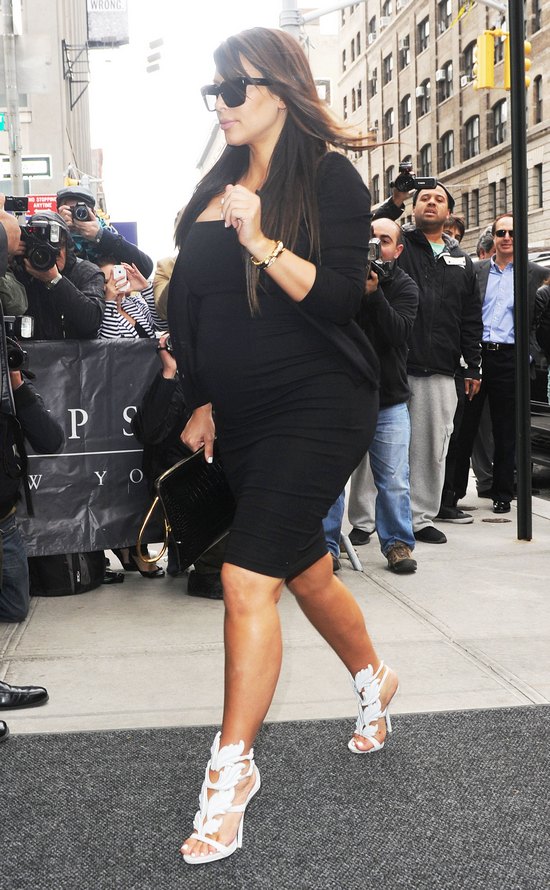 Kim Kardashian nareszcie uśmiechnięta i zadowolona (FOTO)