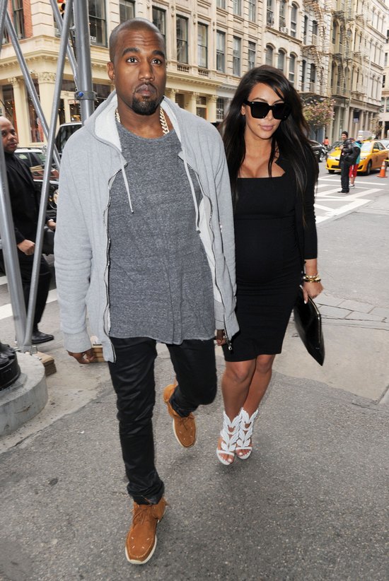 Kim Kardashian nareszcie uśmiechnięta i zadowolona (FOTO)