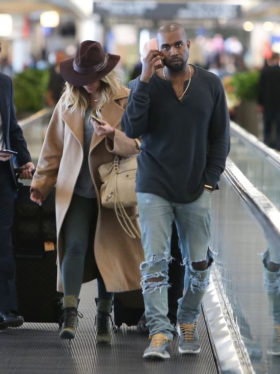 Kim Kardashian chciała się ukryć pod kapeluszem? (FOTO)