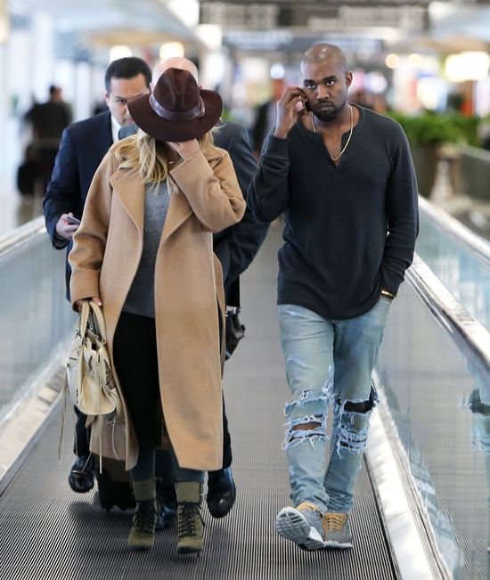 Kim Kardashian chciała się ukryć pod kapeluszem? (FOTO)