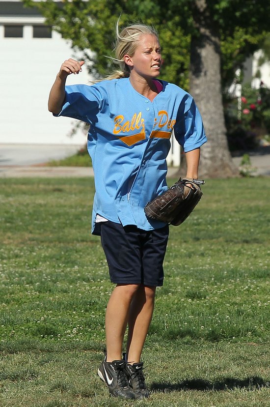 Tak się bawi króliczek Playboya (FOTO) Tak się bawi króliczek Playboya (FOTO)