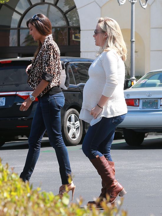 Kendra Wilkinson ma już naprawdę spory brzuch (FOTO)