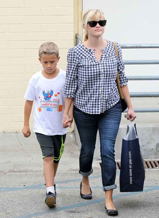 Reese Witherspoon po porodzie nie wygląda na gwiazdę (FOTO)