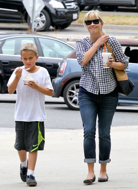 Reese Witherspoon po porodzie nie wygląda na gwiazdę (FOTO)