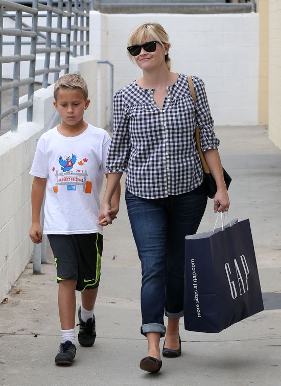 Reese Witherspoon po porodzie nie wygląda na gwiazdę (FOTO)